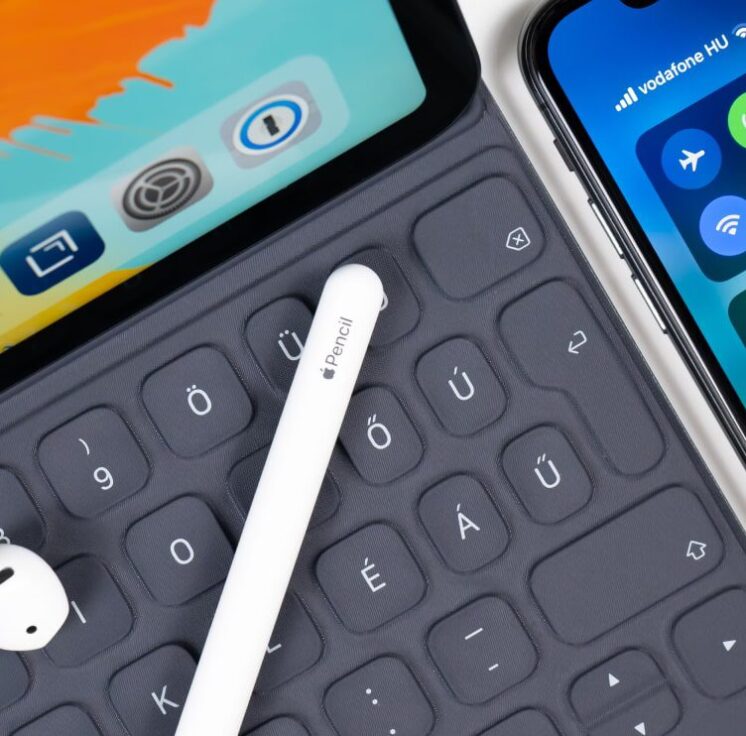 Apple Pencil, keyboard, AirPods, iPad