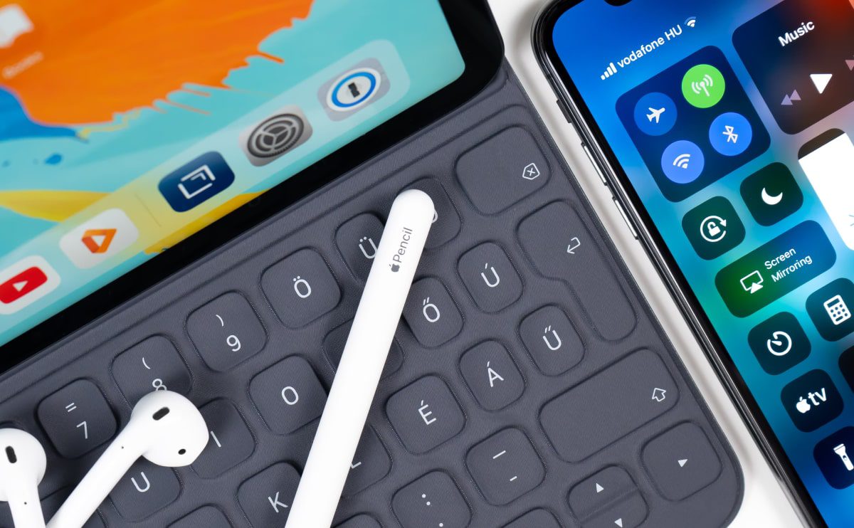 Apple Pencil, keyboard, AirPods, iPad