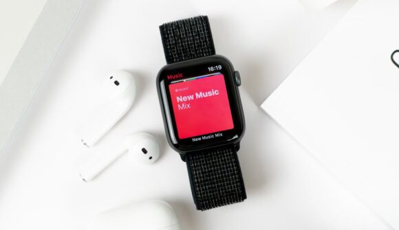 Apple Watch displaying new music mix.