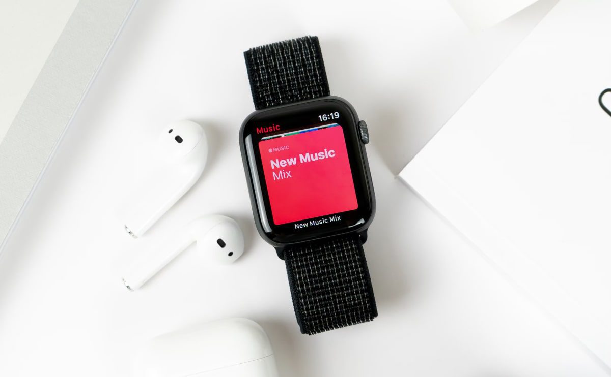 Apple Watch displaying new music mix.